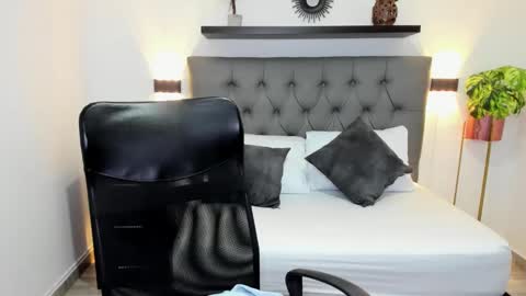 Isabel florez online show from February 2025 12:03:02 PM