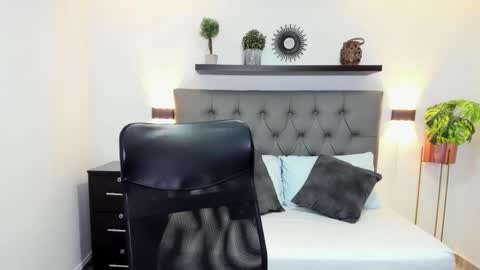 Isabel florez online show from February 2025 12:02:02 PM