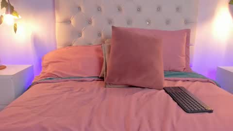   online show from September 2025 08:45:01 PM