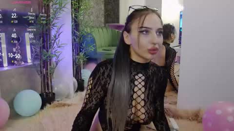 Isabella online show from October 2025 03:57:02 PM