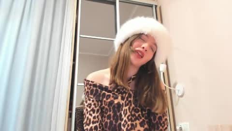 Isabella Noir online show from May 2026 04:04:01 PM