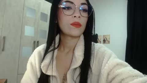 isabella_piercee online show from May 2026 12:43:02 PM