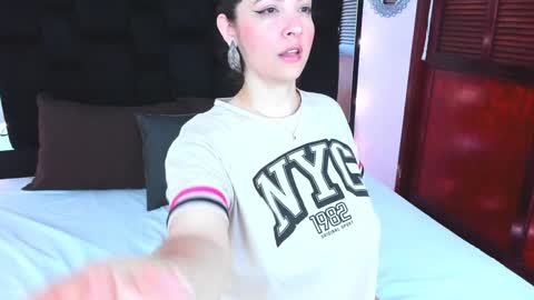 Snapshot of isabella_queen8 chatting on January 2025 03:37:01 AM Isabella Your Queen online show from January 2025 03:37:01 AM