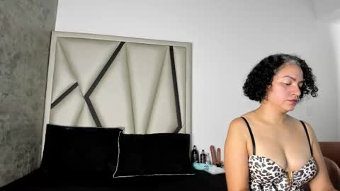 isabella_rosssi1 online show from September 2025 04:05:02 AM