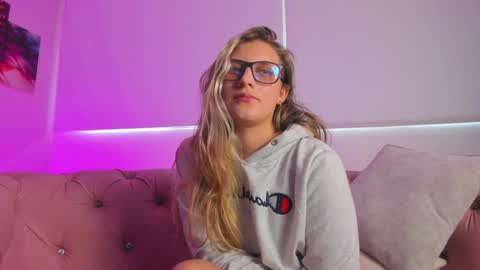 Isabella Rros online show from December 2024 12:55:02 PM