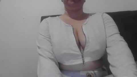 Snapshot of isabellaa_hills_ chatting on November 2025 03:23:02 PM isabellaa_hills_ online show from November 2025 03:23:02 PM