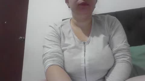 Snapshot of isabellaa_hills_ chatting on November 2025 04:17:02 PM isabellaa_hills_ online show from November 2025 04:17:02 PM