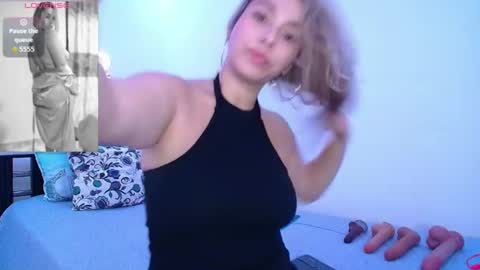 Snapshot of isabellaa_smith03 chatting on July 2026 01:21:01 AM isabellaa_smith03 online show from July 2026 01:21:01 AM