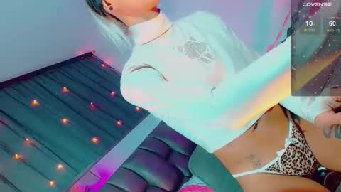 isabellagirs online show from February 2026 10:00:02 PM