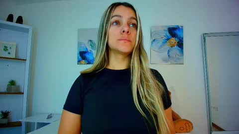 Isabella  online show from March 2026 01:26:01 PM