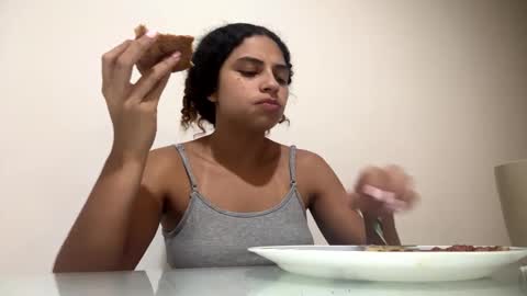 Isabella.. back again  online show from September 2025 02:01:01 AM