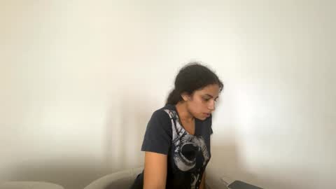 Isabella.. back again  online show from September 2025 05:26:02 PM