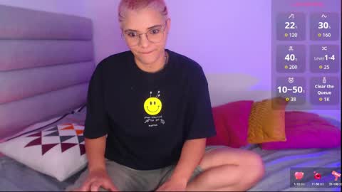 Isabella Mout  online show from September 2025 03:22:01 PM