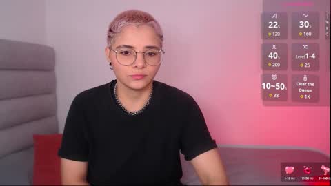 Isabella Mout  online show from September 2025 03:11:02 PM