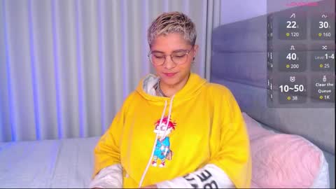 Isabella Mout  online show from November 2025 12:44:01 AM