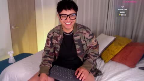 Isabella Mout  online show from February 2026 02:37:02 PM