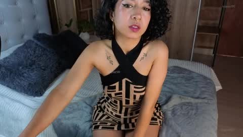 Snapshot of isabellapaz90 chatting on April 2026 12:10:01 PM Isabela Paz online show from April 2026 12:10:01 PM