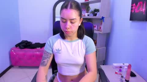 Snapshot of isabellasummer_ chatting on June 2026 02:21:02 PM isebella online show from June 2026 02:21:02 PM