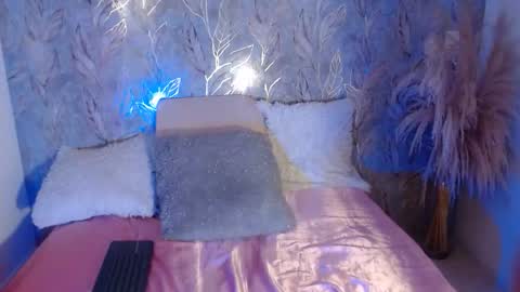 isabellj28 online show from December 2025 03:14:02 AM