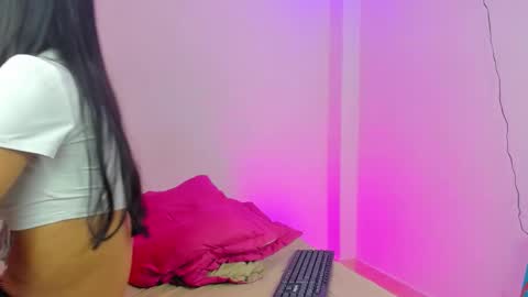  ISADORA  online show from November 2025 01:11:02 PM