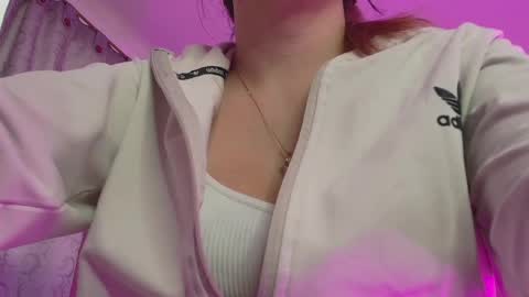 Snapshot of isahenao02 chatting on April 2026 11:19:01 AM ISABELLA online show from April 2026 11:19:01 AM