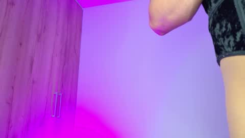 Isabella Hilton online show from March 2026 12:45:02 PM