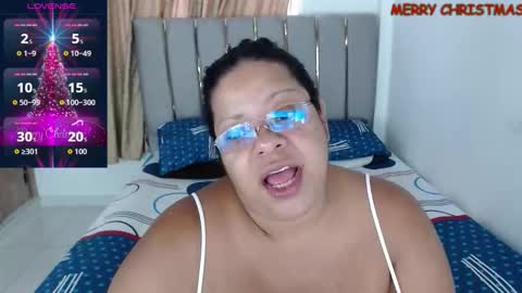 Snapshot of isahot_latin_doll chatting on December 2025 06:36:02 PM isa online show from December 2025 06:36:02 PM