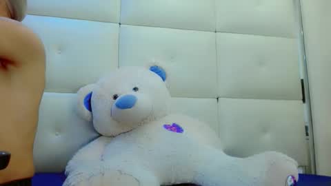 Snapshot of isahottxx chatting on February 2026 03:24:01 AM ISAHOT online show from February 2026 03:24:01 AM