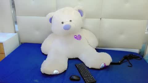 Snapshot of isahottxx chatting on February 2026 05:08:02 AM ISAHOT online show from February 2026 05:08:02 AM