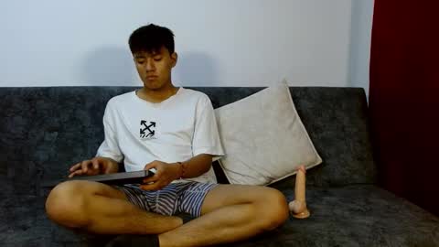 isak_lane online show from November 2025 02:03:02 AM