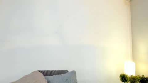 isameow online show from February 2025 02:40:01 AM