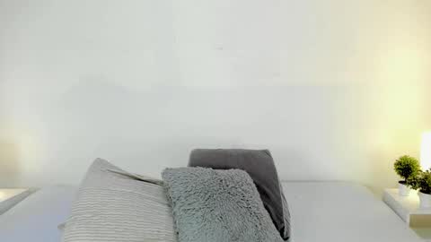 isameow online show from February 2025 09:09:01 PM