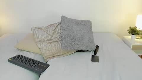 isameow online show from February 2025 01:33:01 AM