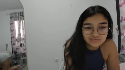 Snapshot of isasuarezzzz chatting on February 2026 05:57:02 PM Isa Suarez online show from February 2026 05:57:02 PM