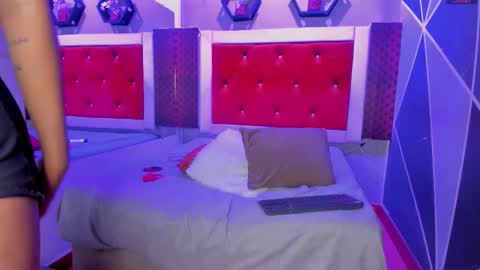  Isaura  online show from December 2025 09:01:02 PM