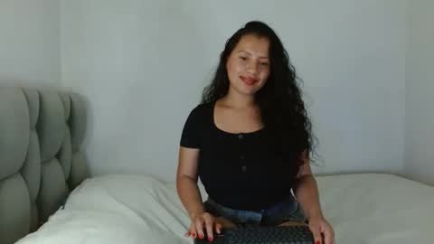 Snapshot of isis_cb17 chatting on March 2025 09:48:02 PM Isis online show from March 2025 09:48:02 PM