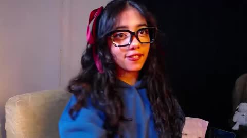 isis_valen online show from October 2025 11:50:01 AM