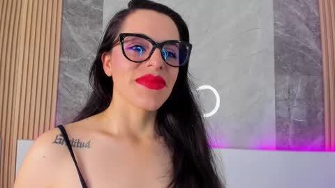 Isis Noir online show from September 2025 12:19:01 PM