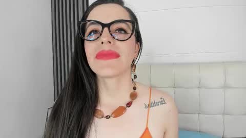 Isis Noir online show from November 2025 07:13:02 PM