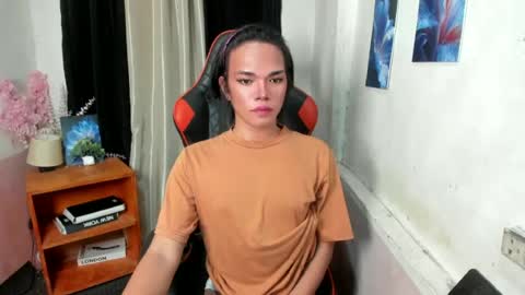 isla_flame_ online show from June 2026 05:01:02 PM