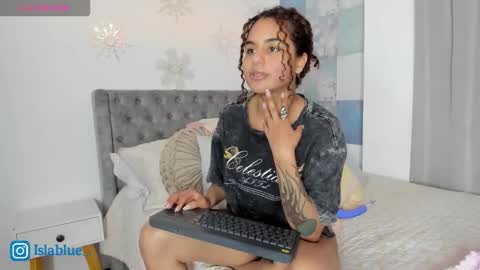 Isla Blue online show from January 2026 03:21:02 AM