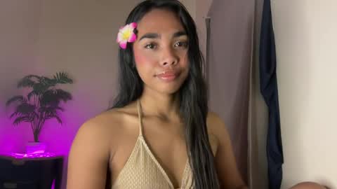 Snapshot of island_girlxxx chatting on July 2026 10:43:01 AM Alona online show from July 2026 10:43:01 AM
