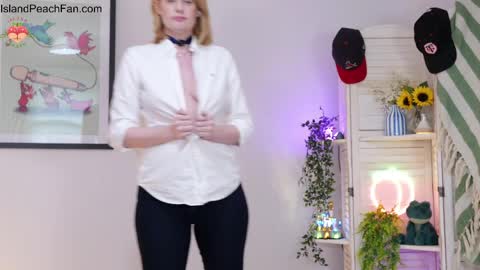 Lou  Peaches online show from May 2026 02:12:02 PM
