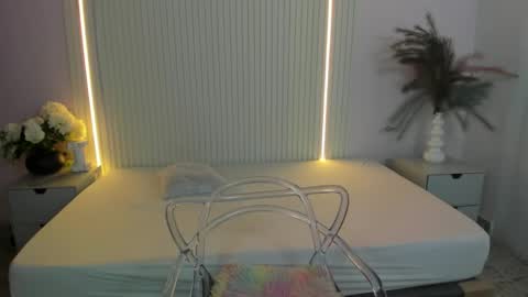 IslaScott online show from May 2026 11:51:02 AM