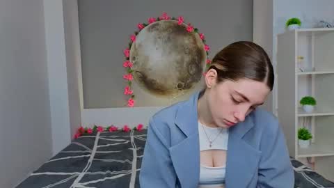 Snapshot of isobelsteinger chatting on February 2026 06:10:01 AM Emilia online show from February 2026 06:10:01 AM