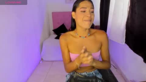 issa_kitty online show from October 2025 05:32:01 PM