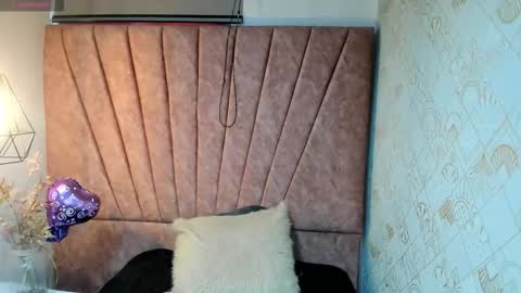 Snapshot of issa_milf__ chatting on October 2025 12:04:01 PM ISSA MILF online show from October 2025 12:04:01 PM