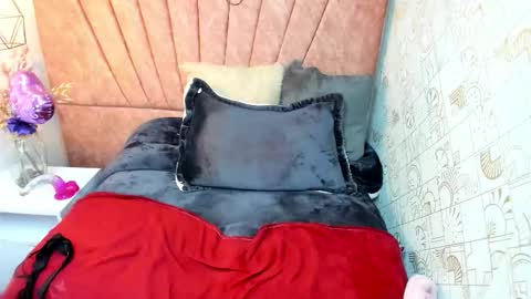 Snapshot of issa_milf__ chatting on October 2025 02:10:01 PM ISSA MILF online show from October 2025 02:10:01 PM