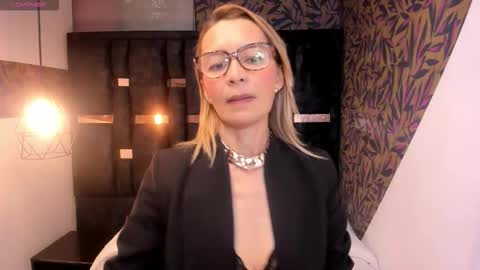 Snapshot of issa_milf__ chatting on December 2025 12:56:01 PM ISSA MILF online show from December 2025 12:56:01 PM