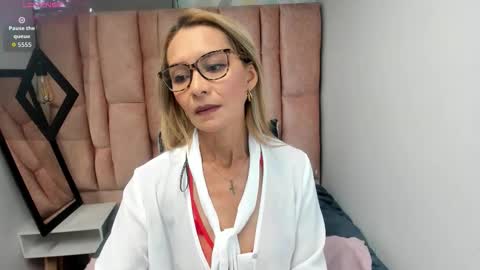 Snapshot of issa_milf__ chatting on February 2026 05:19:02 PM ISSA MILF online show from February 2026 05:19:02 PM